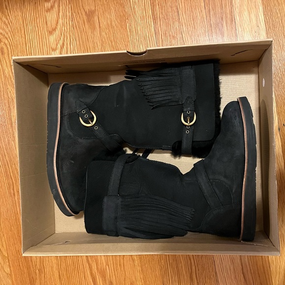 Ugg Dauphine Boots - Picture 4 of 6